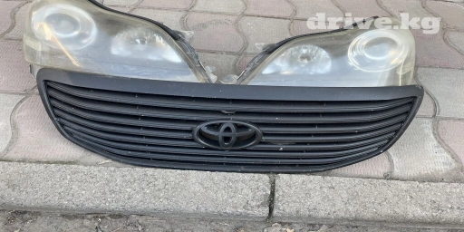Решетка радиатора Toyota 2005 г., Б/у, Оригинал