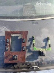 W210 кнопки стеклоподъемника 1996 год большой штекер В сборе в идеале