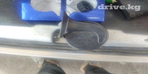 Продаетсязвук сигнал на машину 1( одна ) штук новый 
300 сом