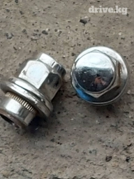 Гайки оригинал тойота! . Есть на тлк Прадо 5 шт ! Япония оригинал