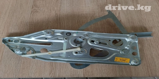 Новый оригинальный передний правый стеклоподъёмник на Мерседес Бенц