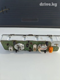 Продаю щит прибор на запчасти нету стрелок и обломан шток уровня