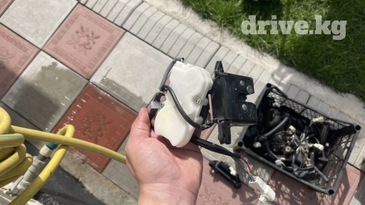 Замок двери Toyota 2003 г., Б/у, Оригинал, Япония