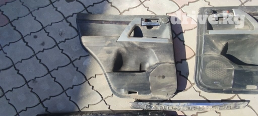 Обшивки Toyota lend cruzer TLC200! задний двери левый правый! и ищё