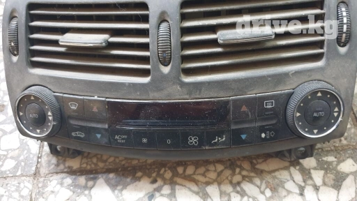 Центральная консоль Mercedes-Benz