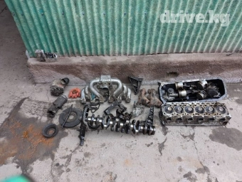 Есть запчасти на BMW e32 m30 b30 есть коленвал масляный насос поршня