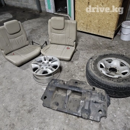 Продаю запчасть LEXSUS 470 GX 3ряд сиденя 2 запаска железный зашитка