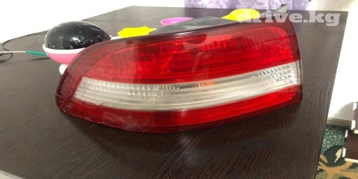 Г.Кара-Балта продаю задний стоп левая сторона на Тайота Виндом