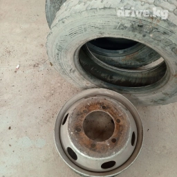 Покрышка диска размер 215.75.17.5 хороший состояние