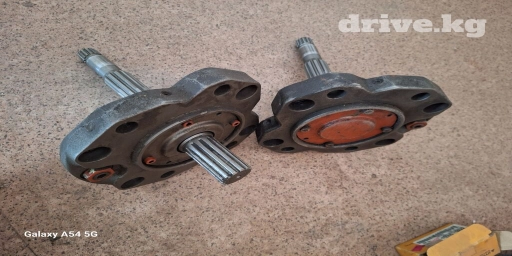 Продаю запчасти на Экскаватор ХУНДАЙ 1400 и 140 гидро насос Крышки и