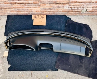 Продаю оригинальные б/ у запчасти на мерседес w208 clk рестайлинг