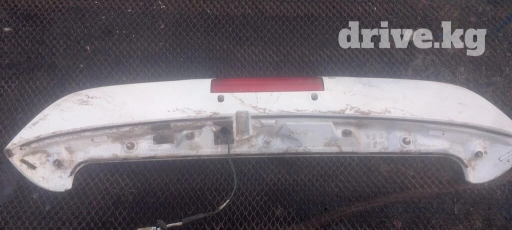 Продаю спойлер вроде от таёты а вот какая модель не известно 2000 сом