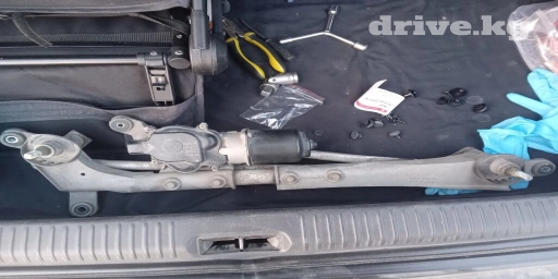 Трапеция дворников от Субару Легаси бл5 2005 года, полный механизм в