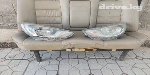 Продаю фары на хундай акцент солярис правая с дефектом левая в