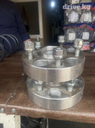 Приставки 
Почти новые сарапины нет 
Универсальный