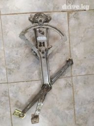 W124 Мерседес 220230 Мерседес Передний правый механизм состояние