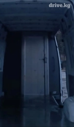 Продаю дверь в грузовой отсек из кабины Мерседес Бенц Спринтер очень