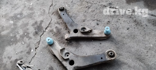 Продаю 4 амортизатора и два передних рычага б\у на Мицубиси Аутлендер