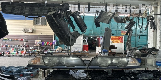 BMW Е 46 передние фары привозные оригинальные в идеальном состоянии