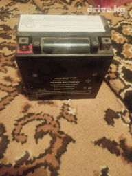 Продаю аккум на мотоцикл новый один раз поставил на мотоцикл