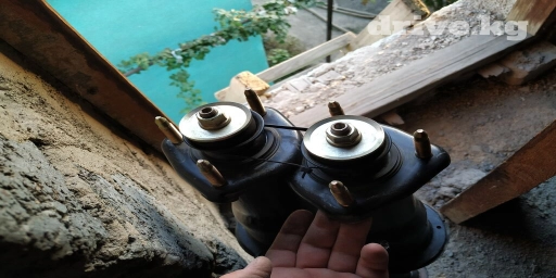 Продаю комплект амортизаторов 4шт, для toyota mark II 110 кузов