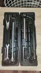 Набор инструментов оригинал б/у на Lexus LX570/Toyota Land Cruiser 200