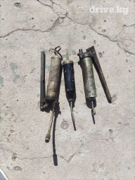 Рычажно- плунжерный шприц (пресс масленка)