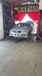 На тойоту Марк х продается решетка бампера, радиатор охлаждения