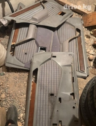 W124 Mercedes седан обшивка дверей в хорошем состоянии, крепления