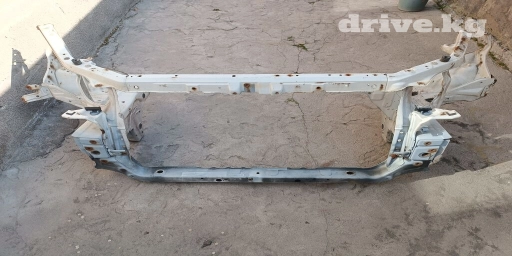 На продажу выставляться детали автомашины Estima 2002 года: Экран