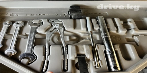 Комплект ключей на БМВ Е34. 6 предметов и кейс. Ключи в отличном