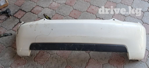 Задние бампер тоиота ист. под ремонт 4500с