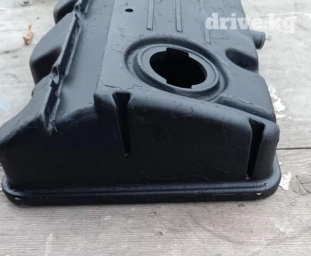 Клапанная крышка мерс 124 об 23 прокладка новая и болт от звёздочки