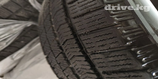 Зима от киа к7 225/60/17
10000 комплект

есть обмен на диск r19