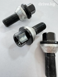 Комплект черных колесных болтов с конической головкой. Эти болты
