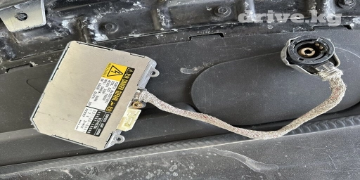 Продаю оригинальный блок ксенона 2 шт на машины Тойота, Лексус