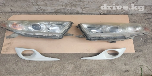 Тойота Хайлендер 2012года, фары оригинал стекло, начинка целая, ушки
