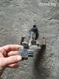 Продаю Катушку Коммутатор рабочий оригинал мазда эфка 323