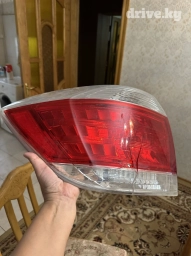 Фара, задняя левая от Тойота хайландер 2011 года, рабочая, но немного