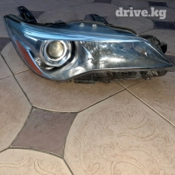 Передняя правая фара Toyota 2017 г., Б/у, Аналог