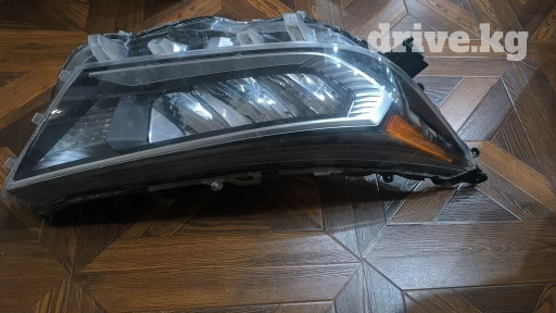 Передняя правая фара Toyota 2019 г., Б/у, Оригинал