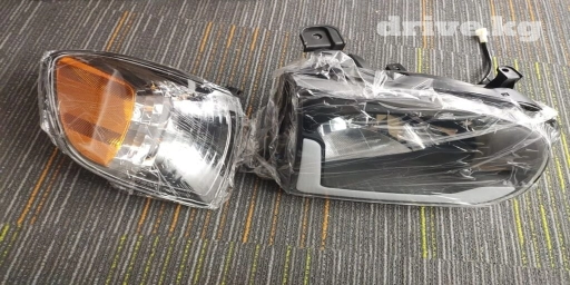 Комплект передних фар Toyota 2004 г., Новый, Аналог