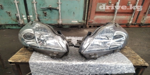Комплект передних фар Toyota 2010 г., Б/у, Оригинал, Япония