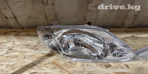 Комплект передних фар Toyota 2001 г., Оригинал