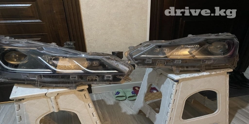 Комплект передних фар Toyota 2021 г., Б/у, Оригинал