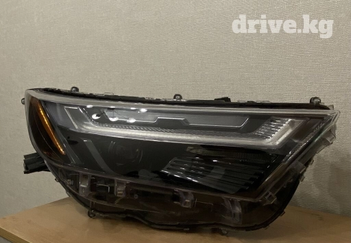 Передняя правая фара Toyota 2023 г., Б/у, Оригинал, США