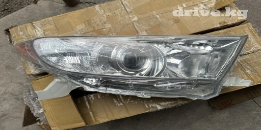 Комплект передних фар Toyota 2010 г., Новый