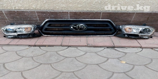 Комплект передних фар Toyota 2021 г., Б/у, Оригинал, США