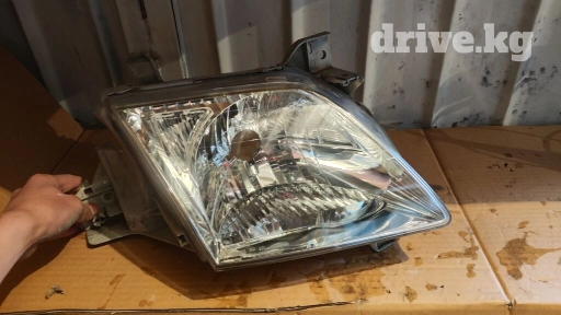 Передняя правая фара Mazda Оригинал