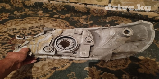 Правый сторана платзтын фарасы